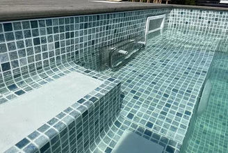 PISCINA DE CONTENTORES DE 20 PÉS COM JATO DE NATAÇÃO CINZA ANTRACITE